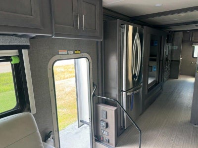 2022 Thor Class A RV Challenger 37DS F24.0-252