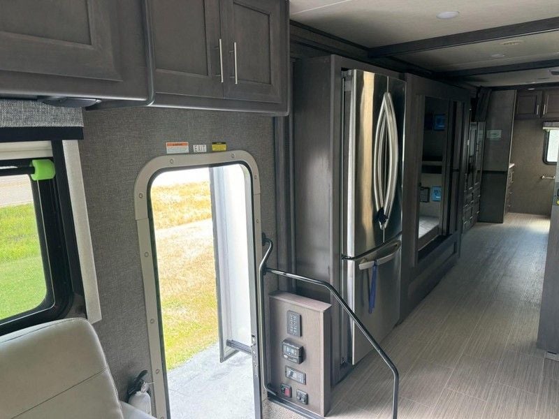 2022 Thor Class A RV Challenger 37DS F24.0-252