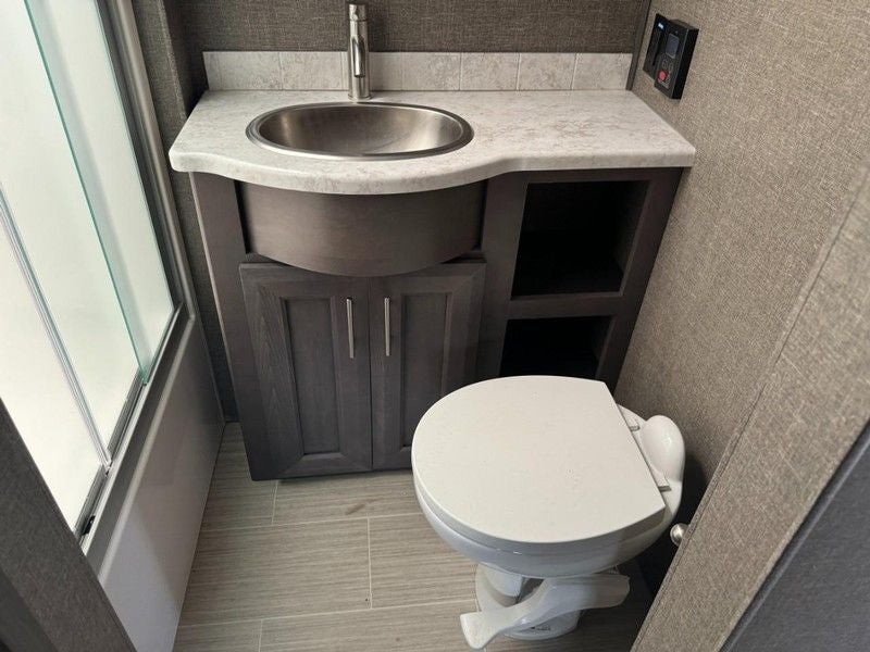 2022 Thor Class A RV Challenger 37DS F24.0-252