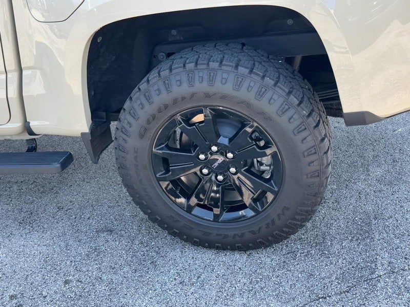 2022 GMC Canyon 4WD AT4 w/Leather