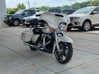 2022 Harley-Davidson FLHX Base
