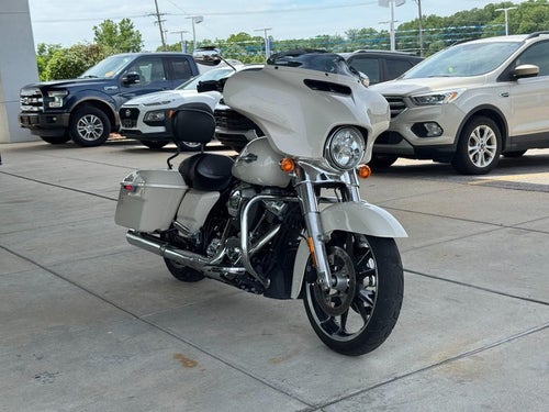 2022 Harley-Davidson FLHX Base