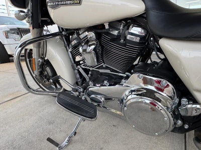 2022 Harley-Davidson FLHX Base