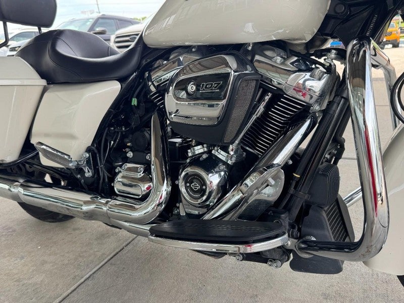 2022 Harley-Davidson FLHX Base