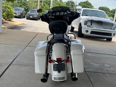 2022 Harley-Davidson FLHX Base