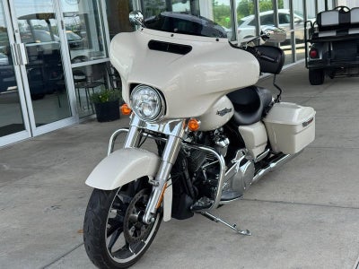 2022 Harley-Davidson FLHX Base