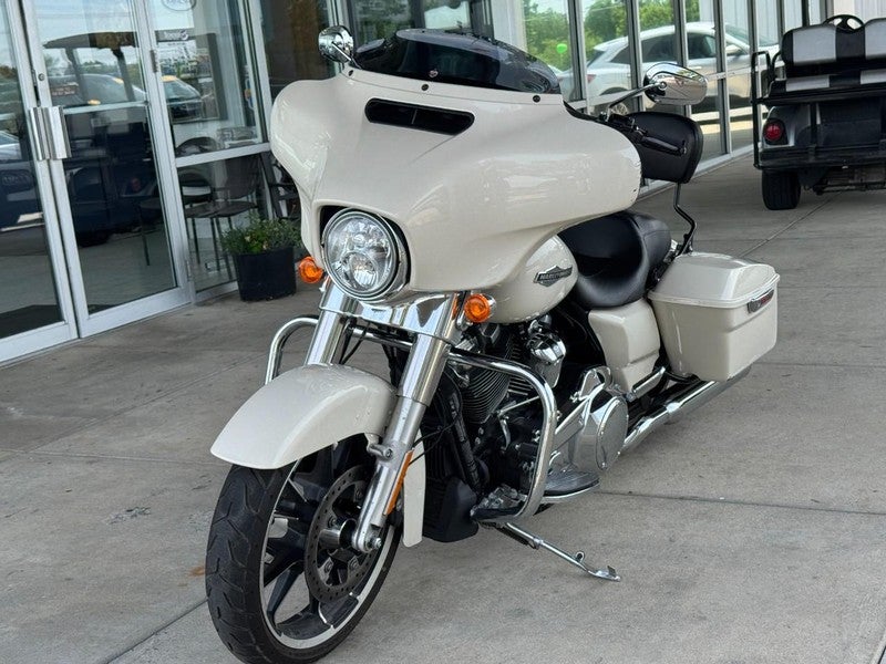 2022 Harley-Davidson FLHX Base