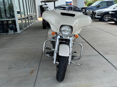 2022 Harley-Davidson FLHX Base