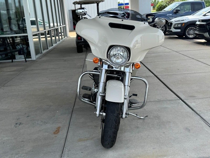 2022 Harley-Davidson FLHX Base