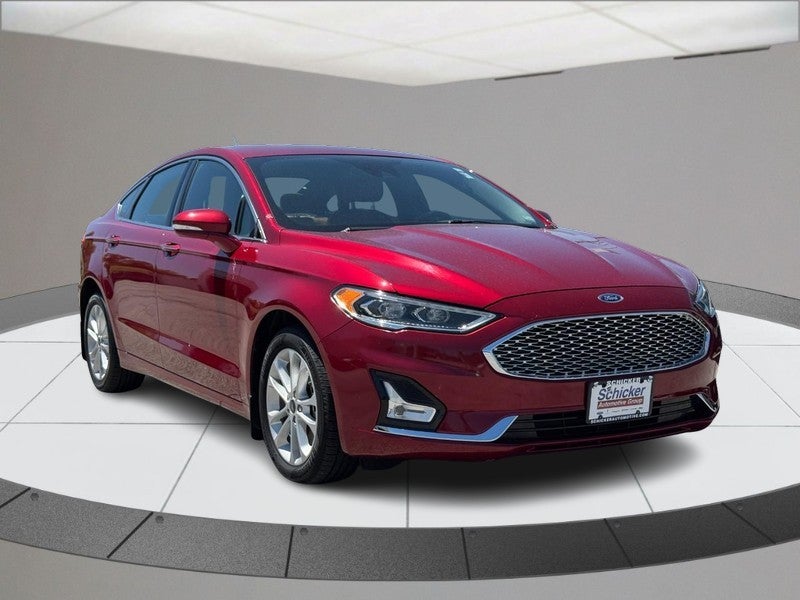2019 Ford Fusion Plug-In Hybrid Titanium's photo