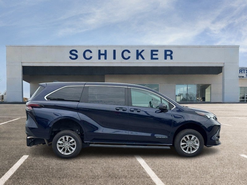 2026 Toyota Sienna LE
