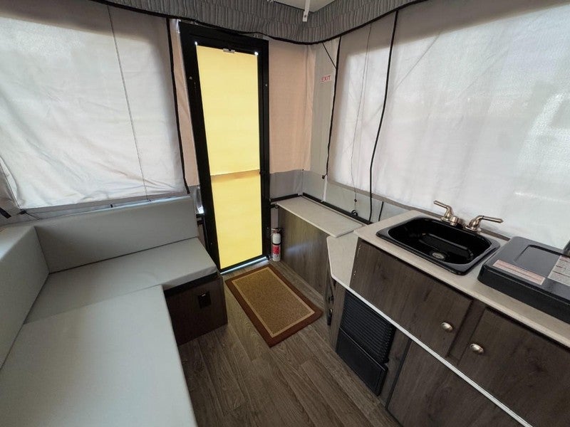 2021 COACHMAN CLIPPER Base
