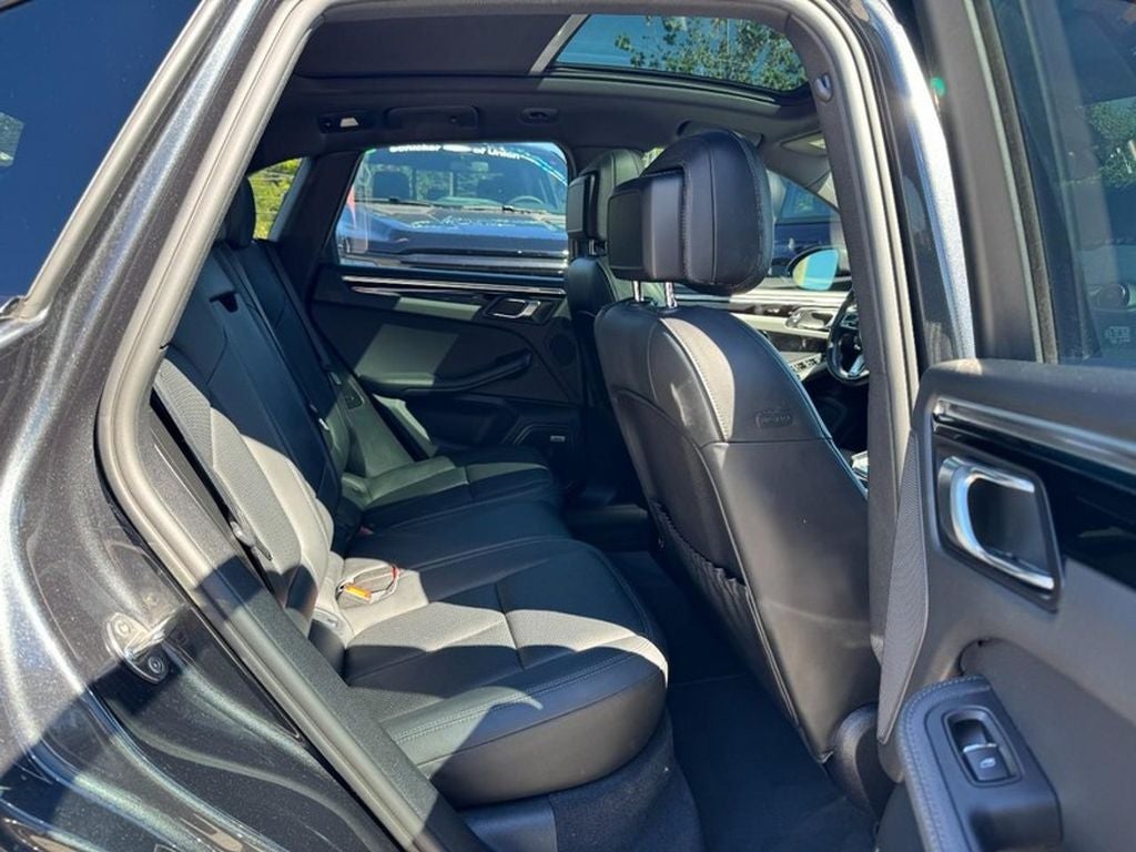2021 Porsche Macan Base