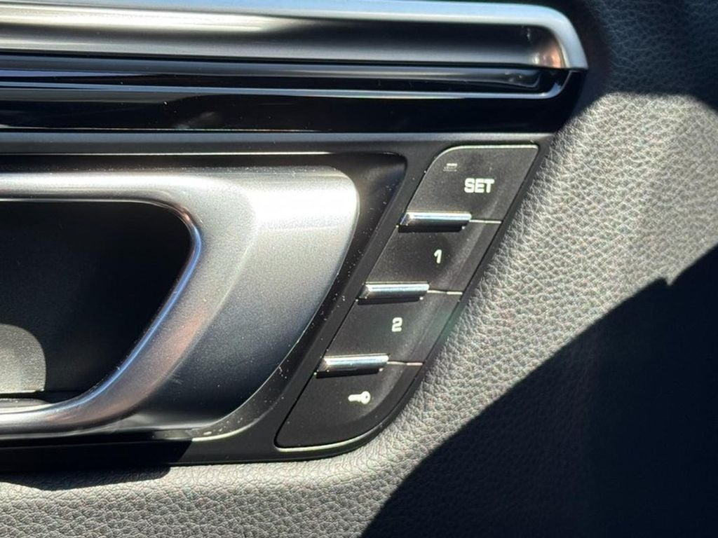2021 Porsche Macan Base